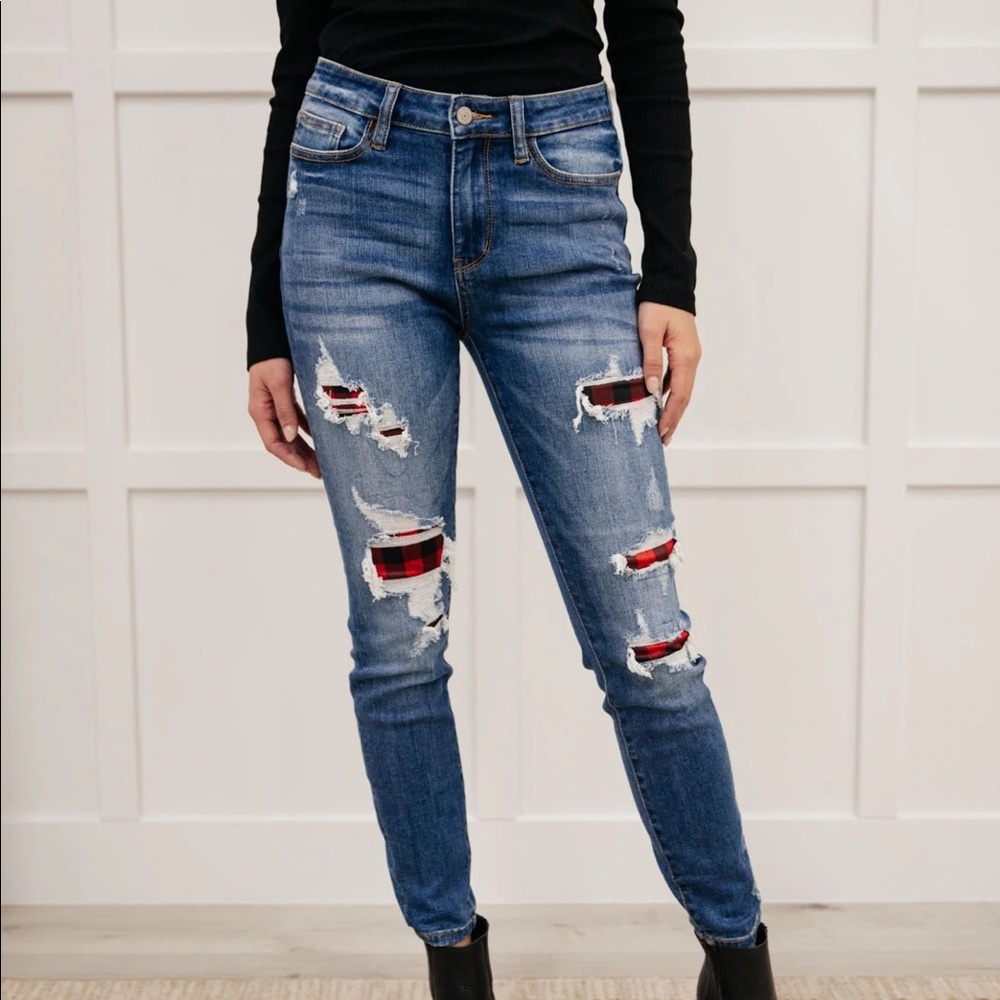 JUDY BLUE BUFFALO PLAID PEEK-A-BOO SKINNIES